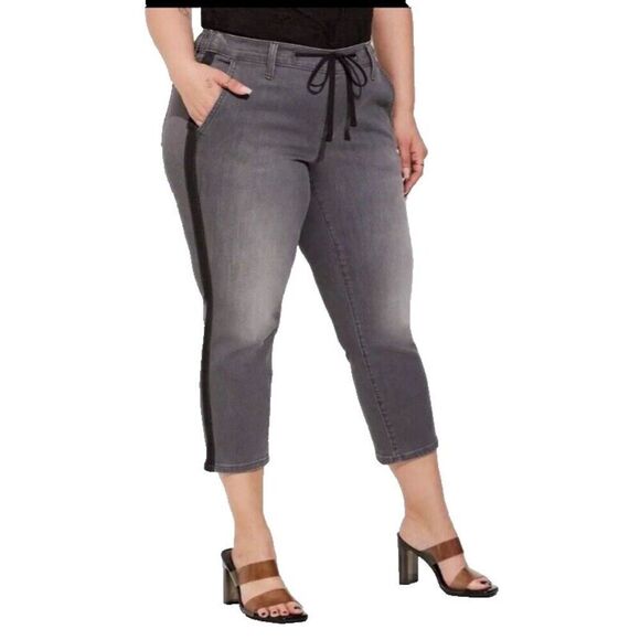Torrid Pants Sz 2- 18/20 Gray Crop Pull on Boyfriend Jeans Straight Mid-Rise - Picture 15 of 16